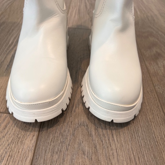 White Prada waterproof boots size 6 - Picture 7 of 13